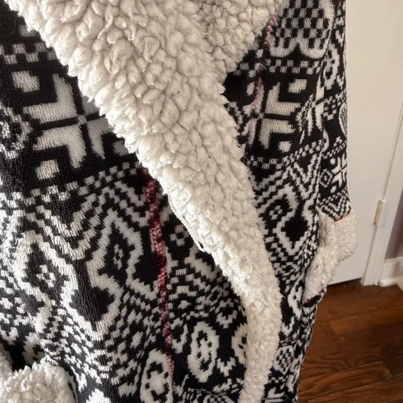 Secret Treasures Soft Comfy Robe With Hearts - Picture 5 of 13